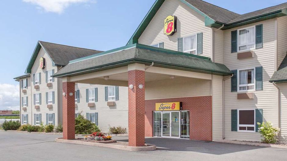 Super 8 Truro Exterior