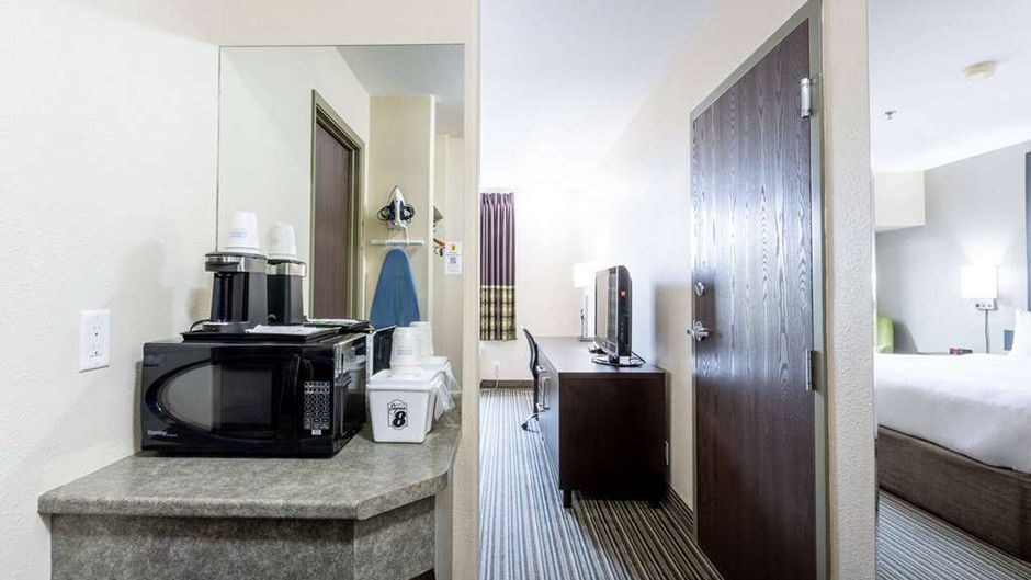 Super 8 Truro Room