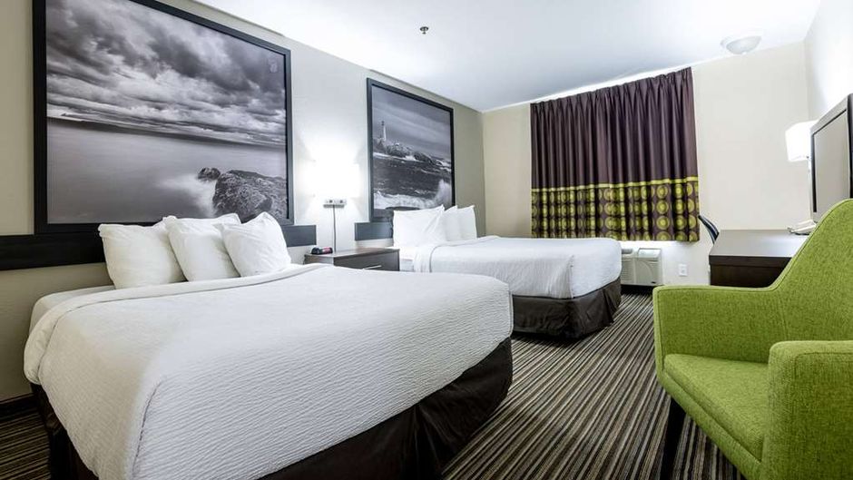 Super 8 Truro Room