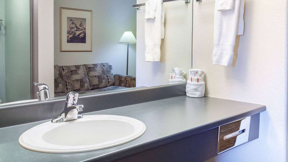 Super 8 Truro Room