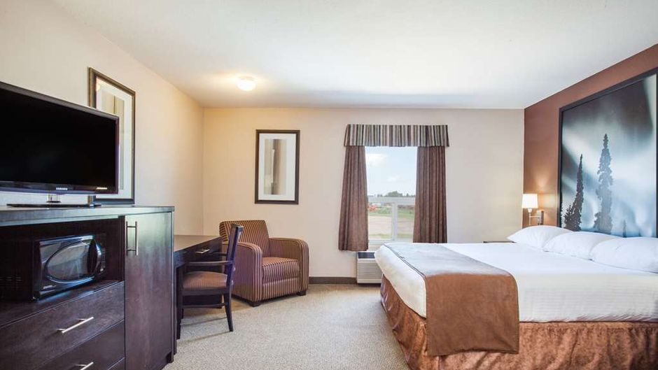 Super 8 Meadow Lake Suite