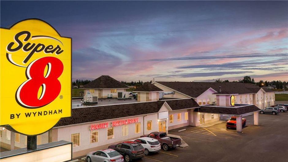 Super 8 Meadow Lake Exterior
