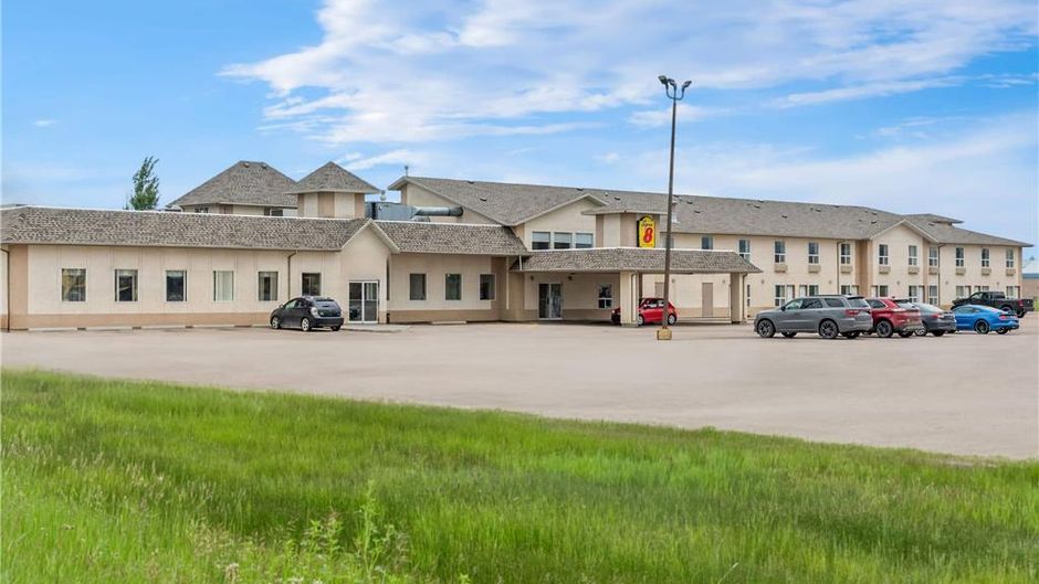Super 8 Meadow Lake Exterior