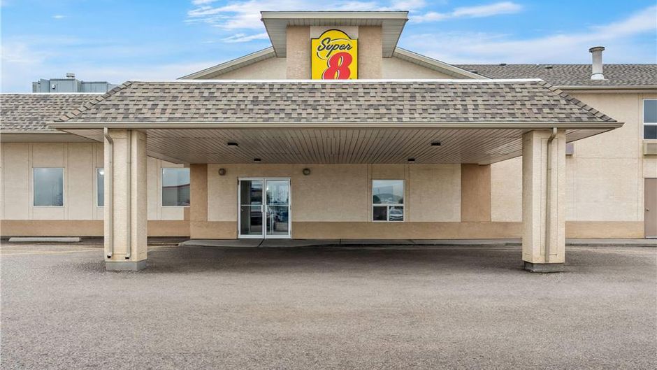 Super 8 Meadow Lake Exterior