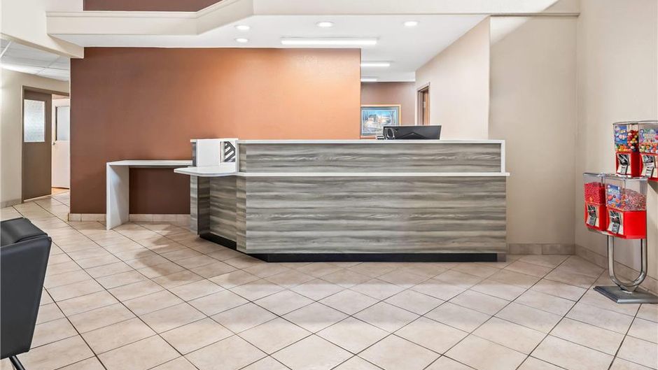 Super 8 Meadow Lake Lobby