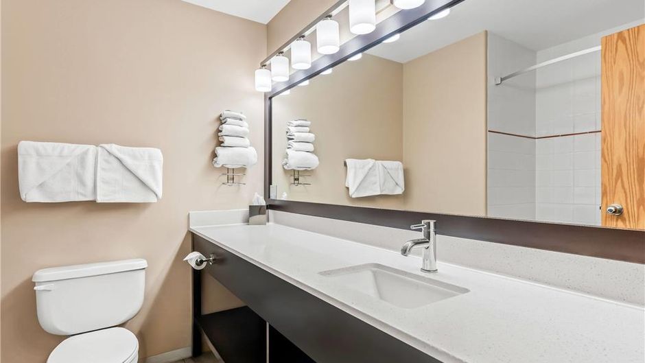 Super 8 Meadow Lake Suite