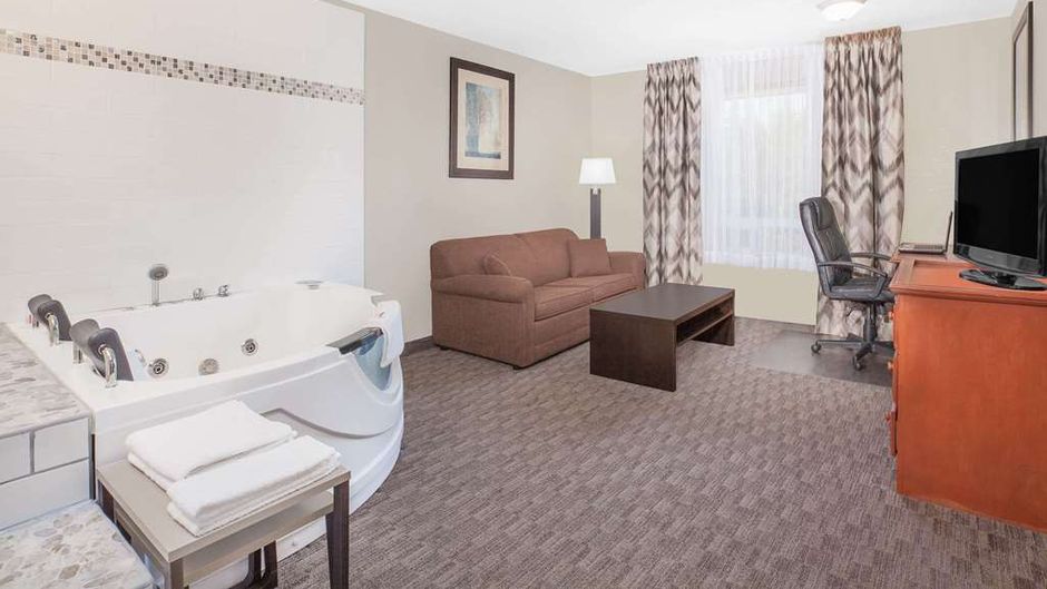 Super 8 Athabasca Suite