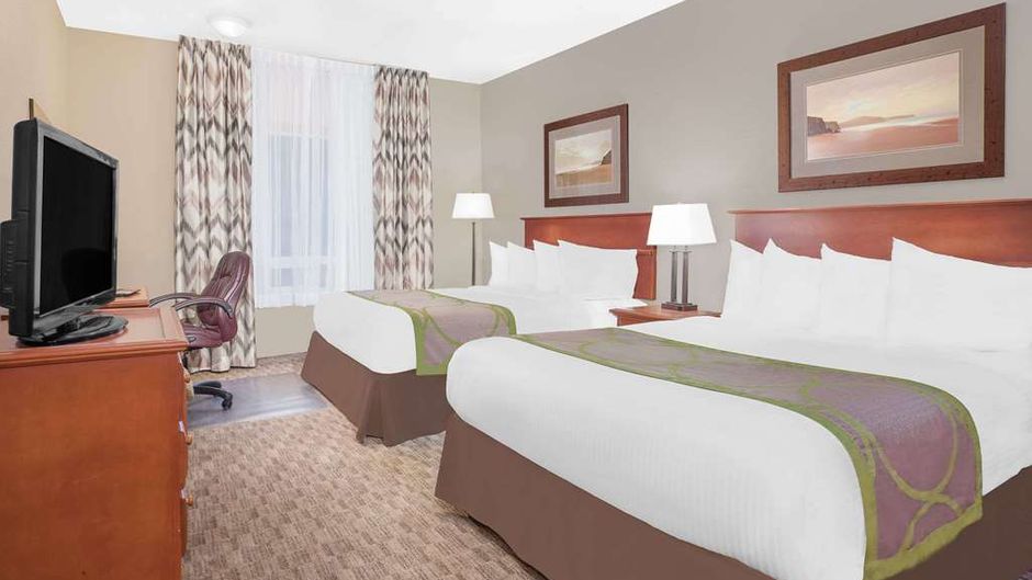 Super 8 Athabasca Room