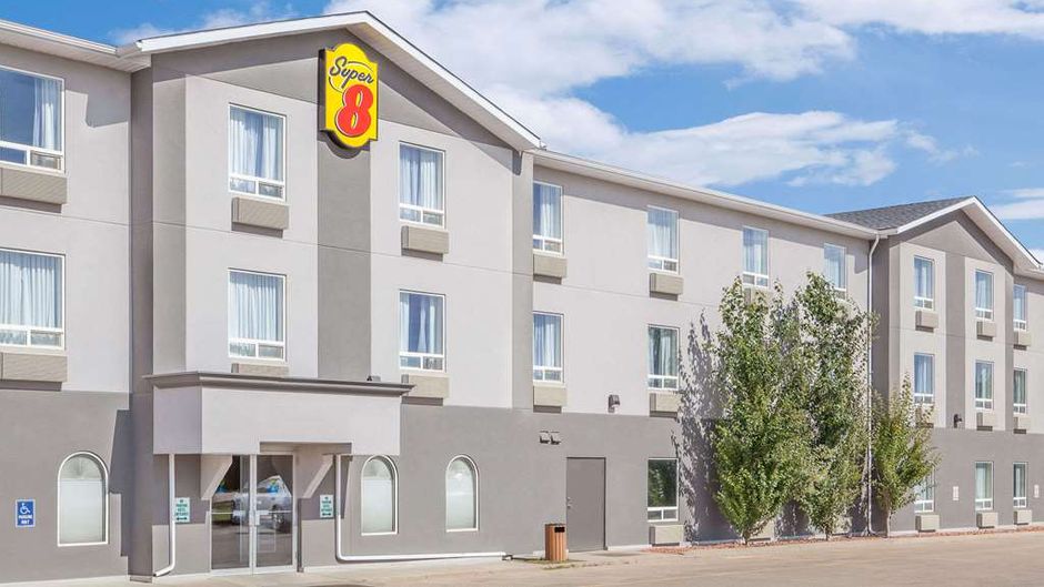 Super 8 Athabasca Exterior
