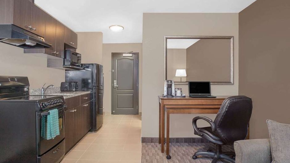 Super 8 Athabasca Room