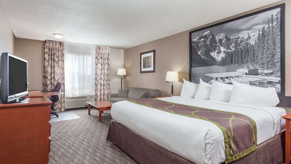 Super 8 Athabasca Room