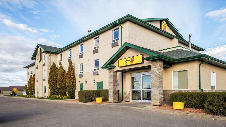 Super 8 Prince Albert Exterior
