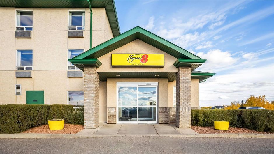 Super 8 Prince Albert Exterior