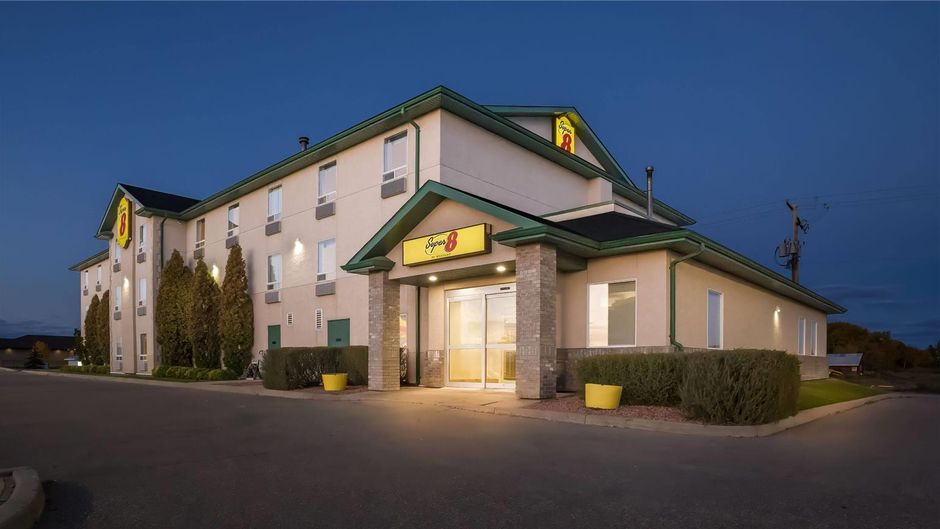 Super 8 Prince Albert Exterior