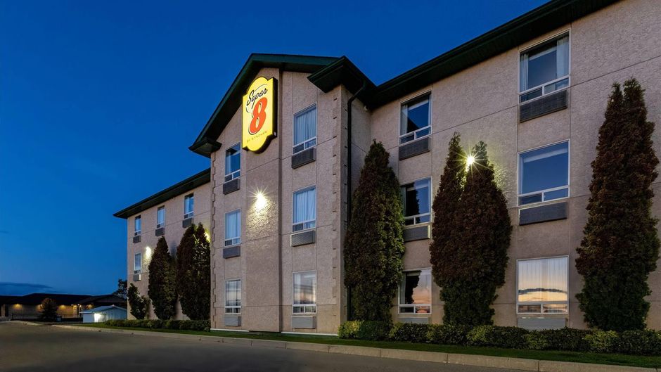 Super 8 Prince Albert Exterior