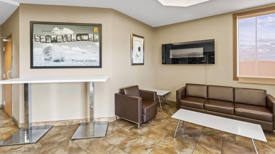 Super 8 Prince Albert Lobby
