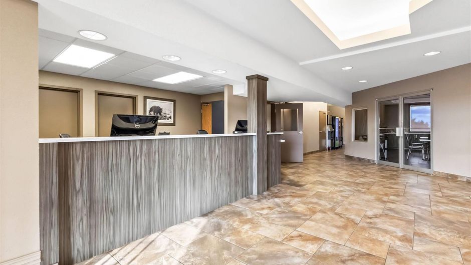Super 8 Prince Albert Lobby