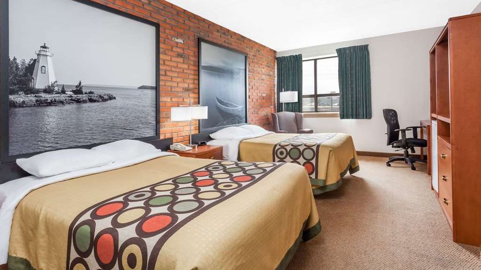 Super 8 Sudbury Room