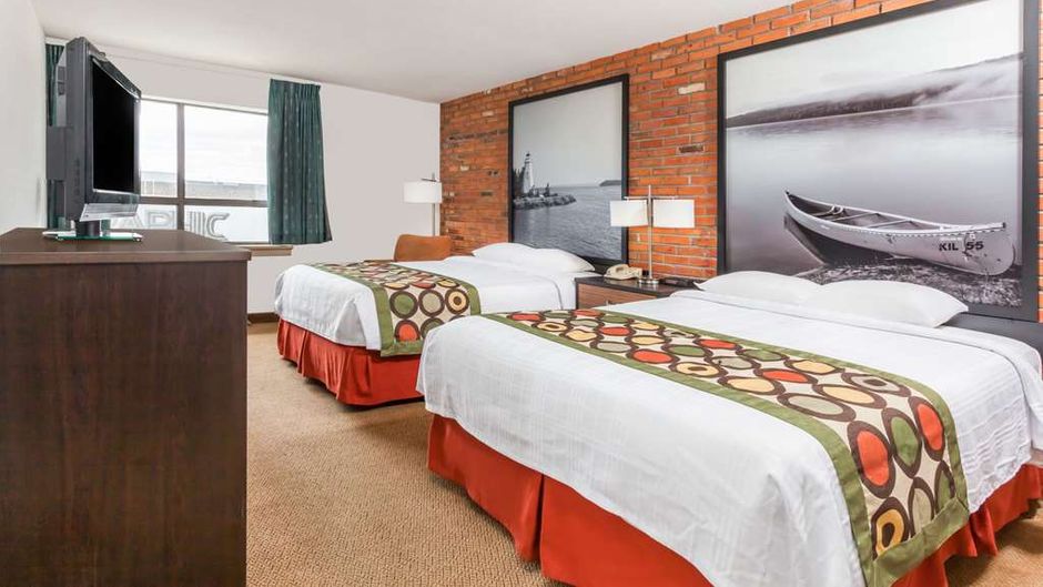 Super 8 Sudbury Room