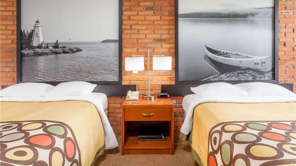 Super 8 Sudbury Room
