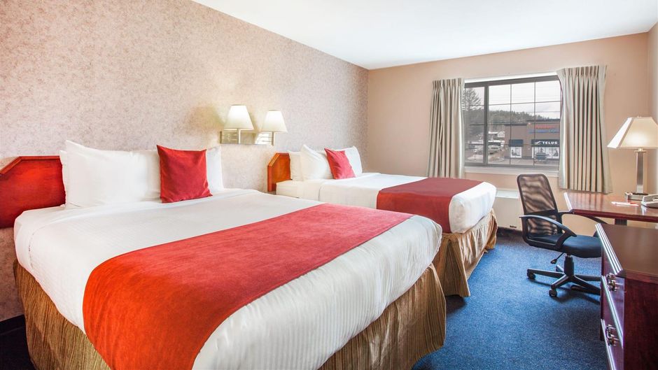 Ramada by Wyndham 100 Mile House Suite