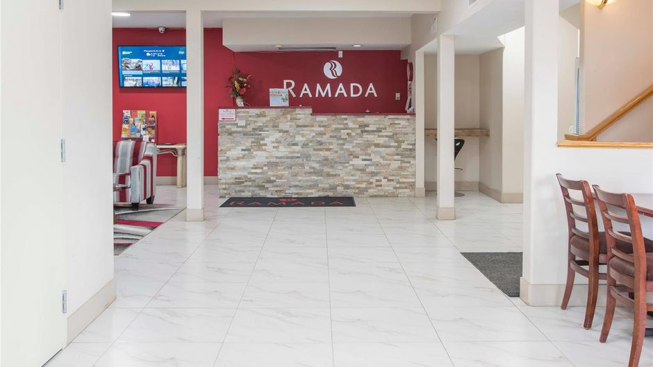 Ramada by Wyndham 100 Mile House Lobby