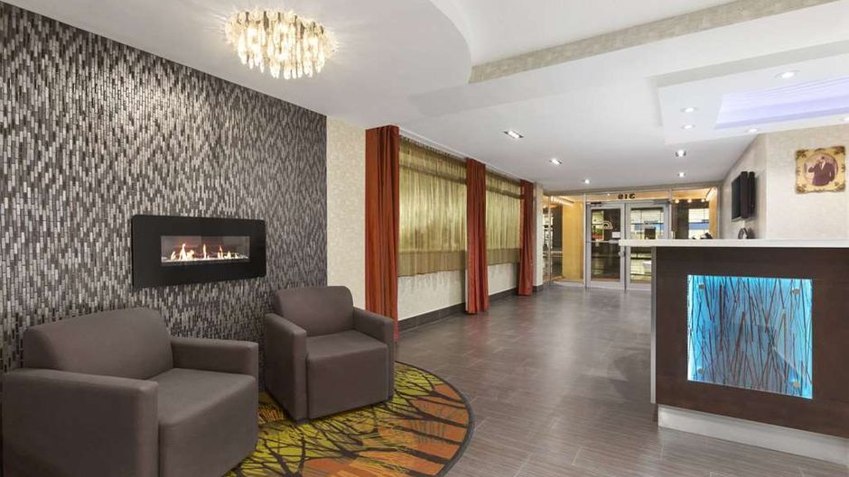 Days Inn Ottawa Lobby