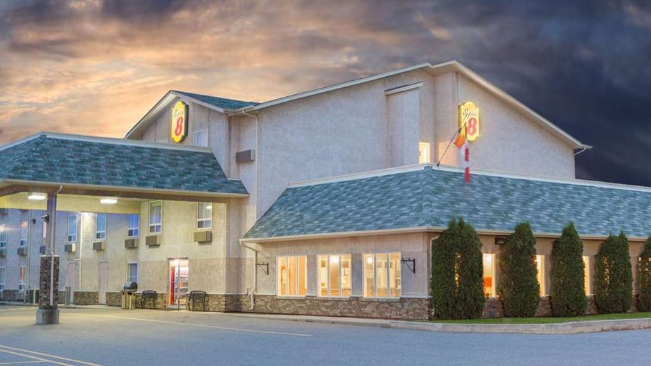 Super 8 Fort Frances Exterior