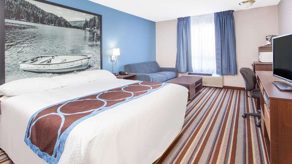 Super 8 Fort Frances Room
