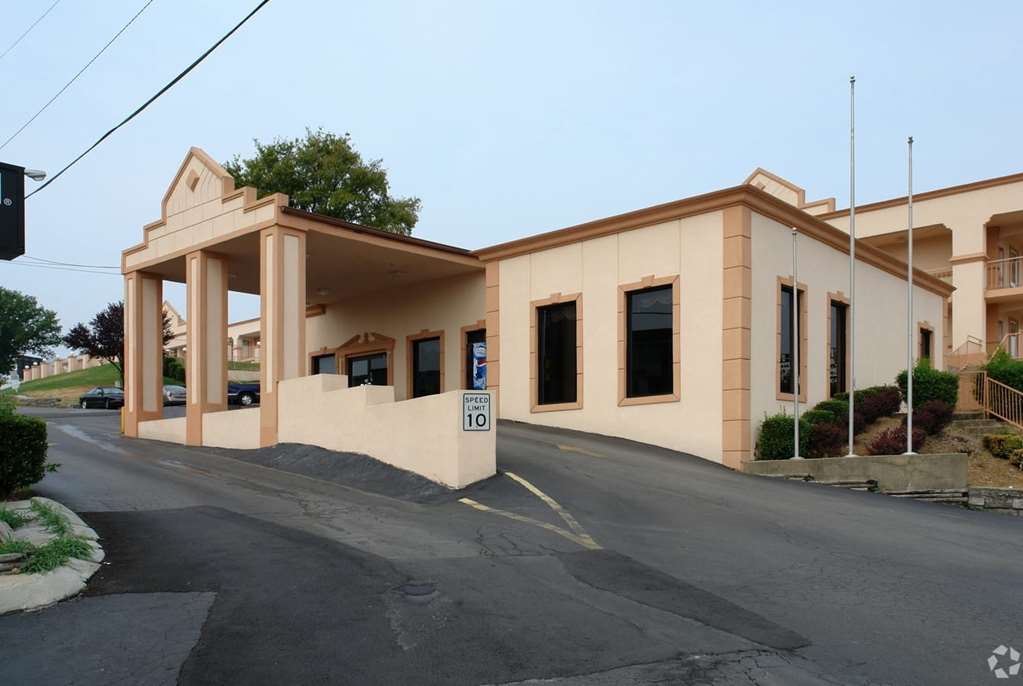Super 8 by Wyndham Nashville- Tourist Class Nashville, TN Hotels
