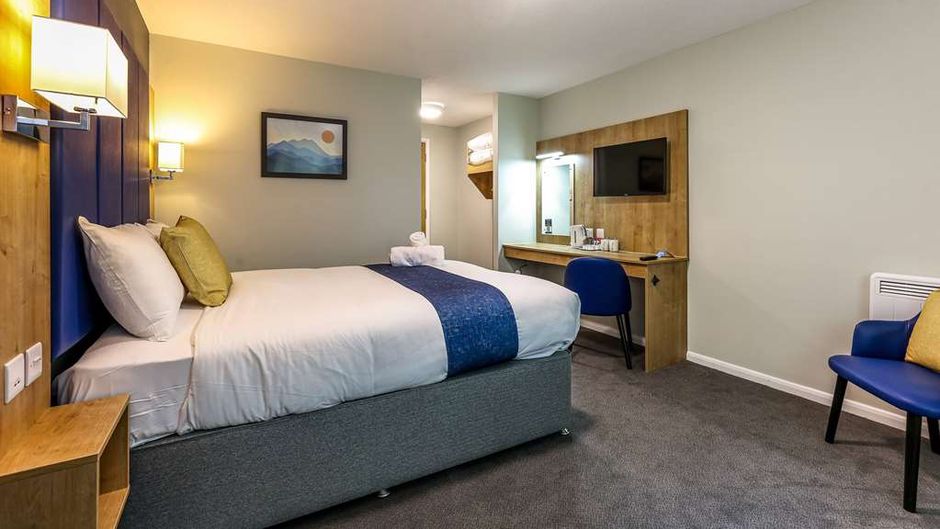 Days Inn Warwick North M40 Room