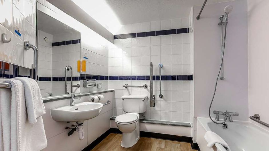 Days Inn Warwick North M40 Room
