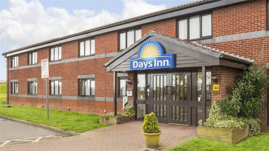 Days Inn Sheffield M1 Exterior