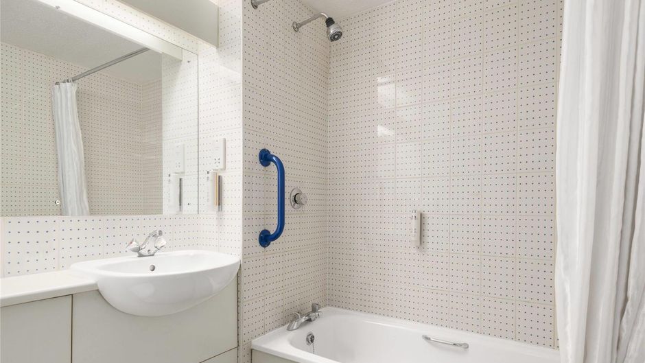 Days Inn Sheffield M1 Room