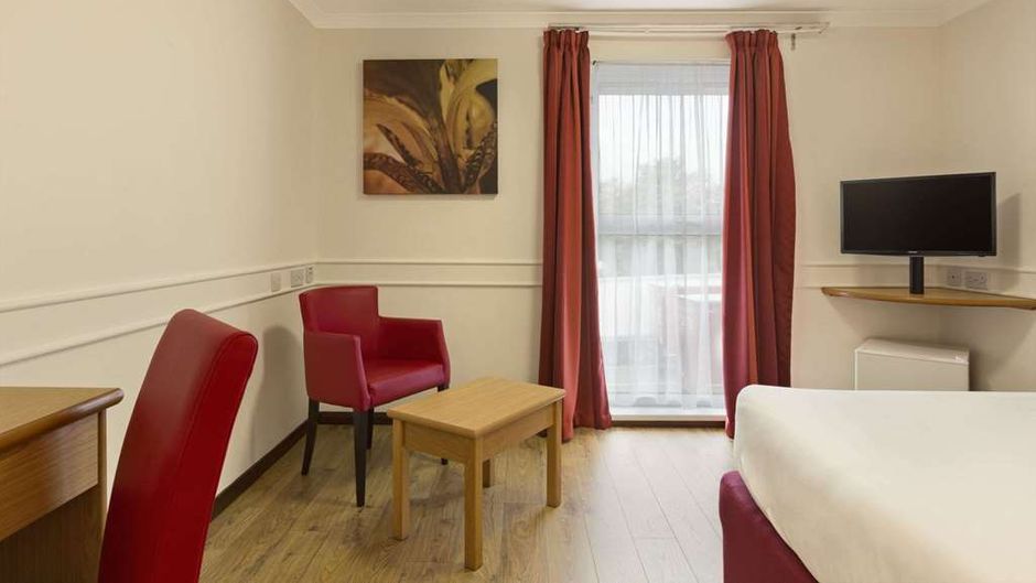Days Inn Leicester Forest East Room