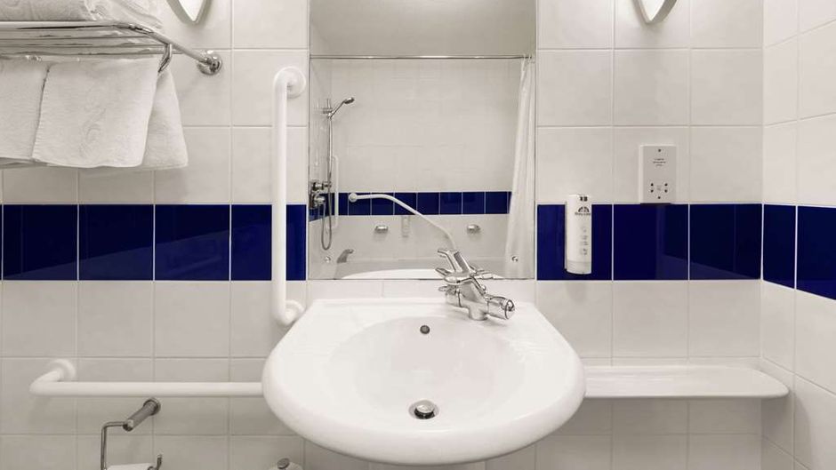 Days Inn Leicester Forest East Room