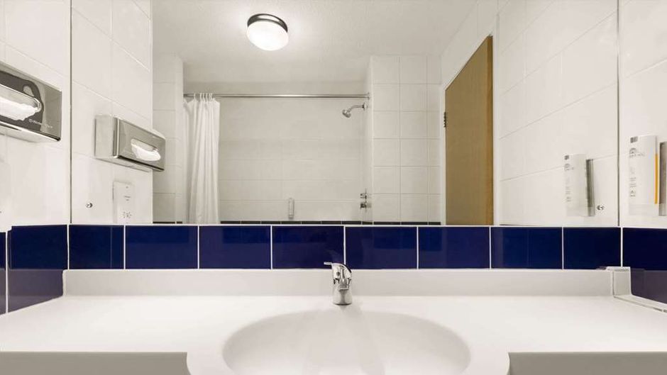 Days Inn Leicester Forest East Room