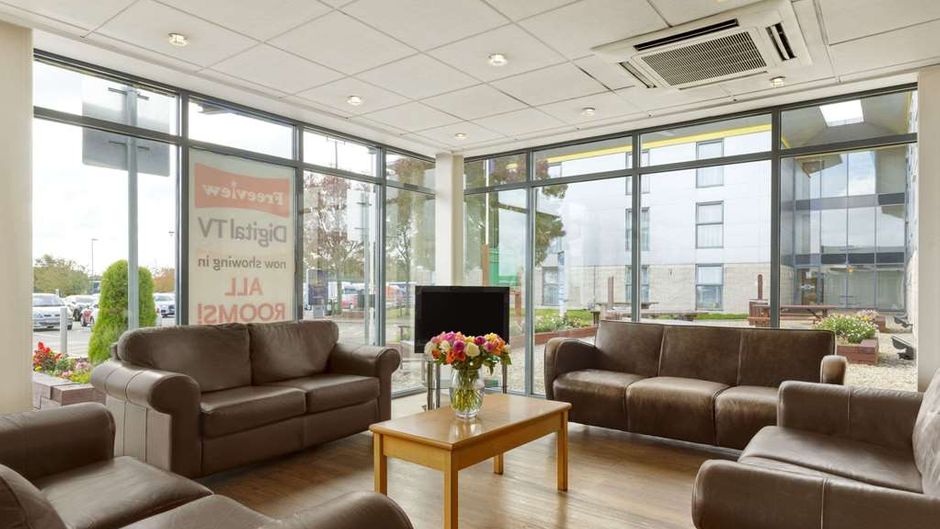 Days Inn Leicester Forest East Lobby