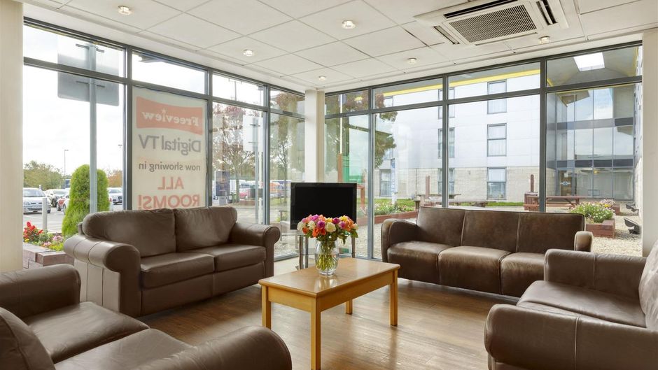 Days Inn Leicester Forest East Lobby