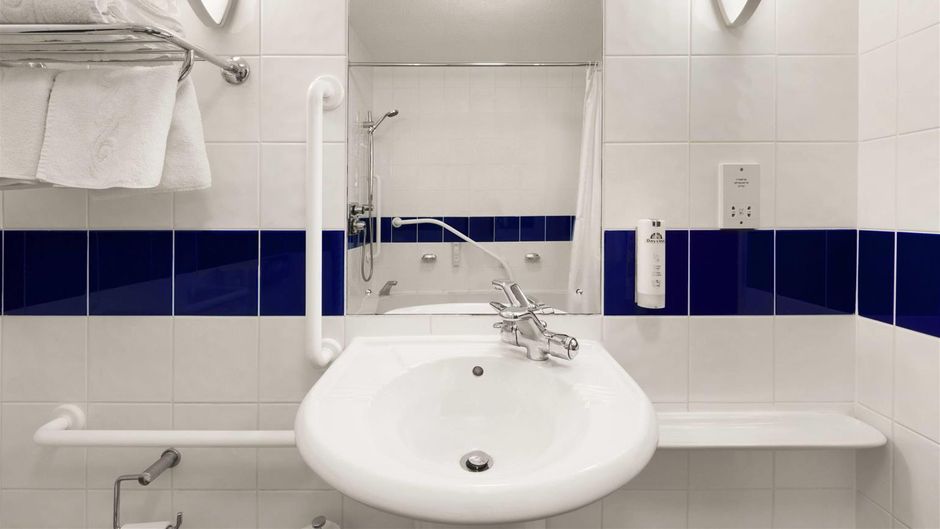 Days Inn Leicester Forest East Room