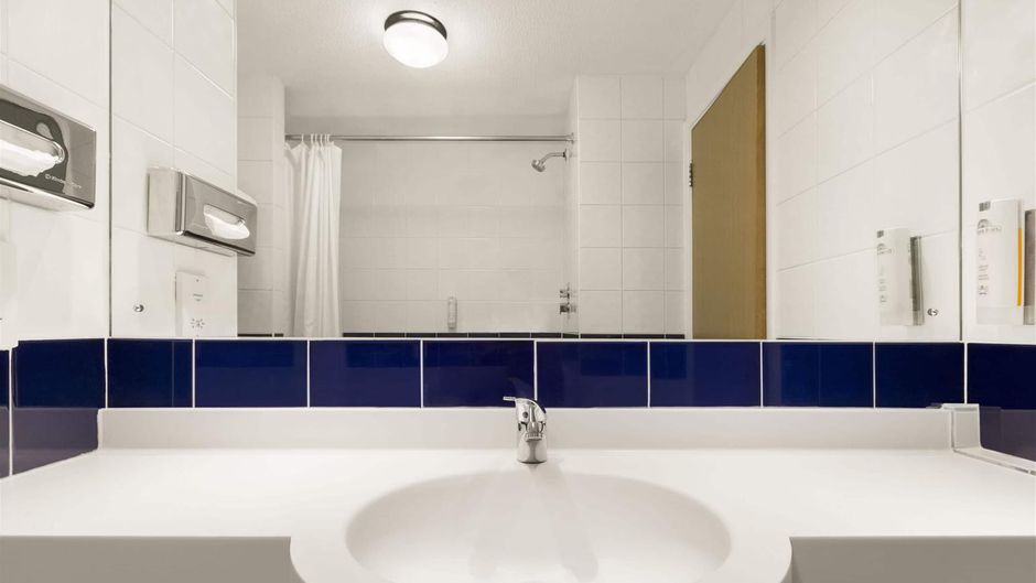 Days Inn Leicester Forest East Room