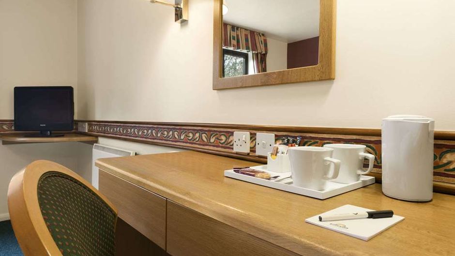 Days Inn Michaelwood M5 Room