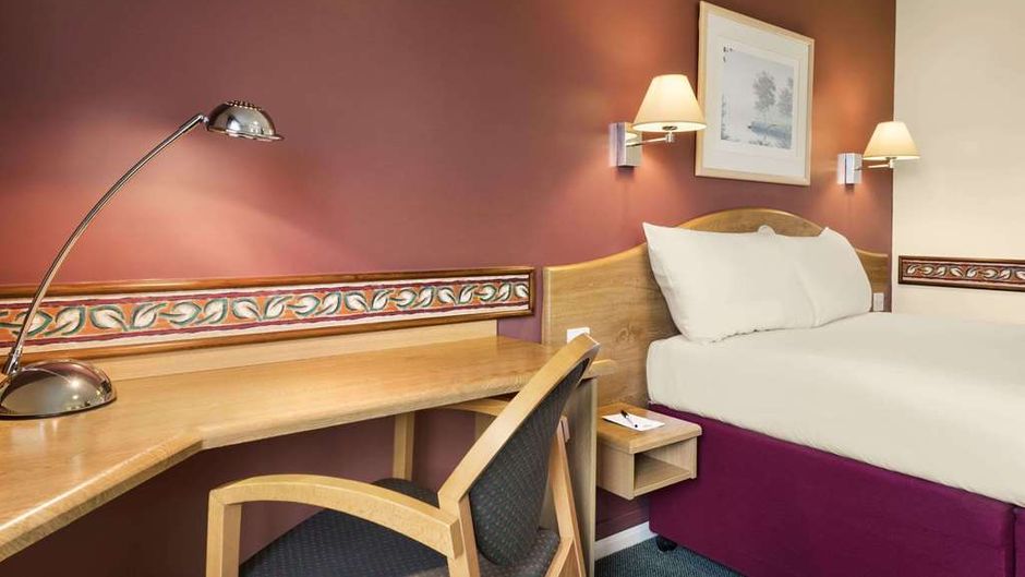 Days Inn Michaelwood M5 Room