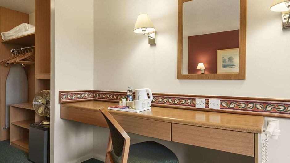 Days Inn Michaelwood M5 Room