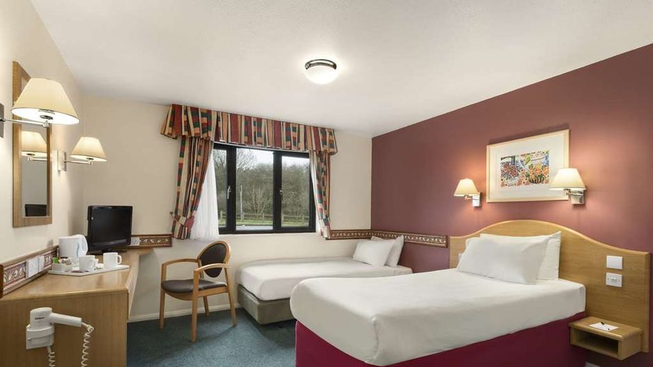 Days Inn Michaelwood M5 Room