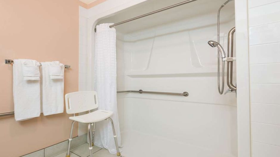 Super 8 Vermilion Room