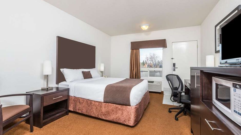 Super 8 Vermilion Suite