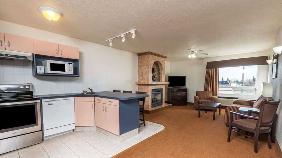 Super 8 Vermilion Suite