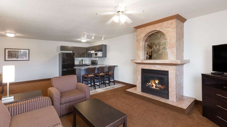 Super 8 Vermilion Room