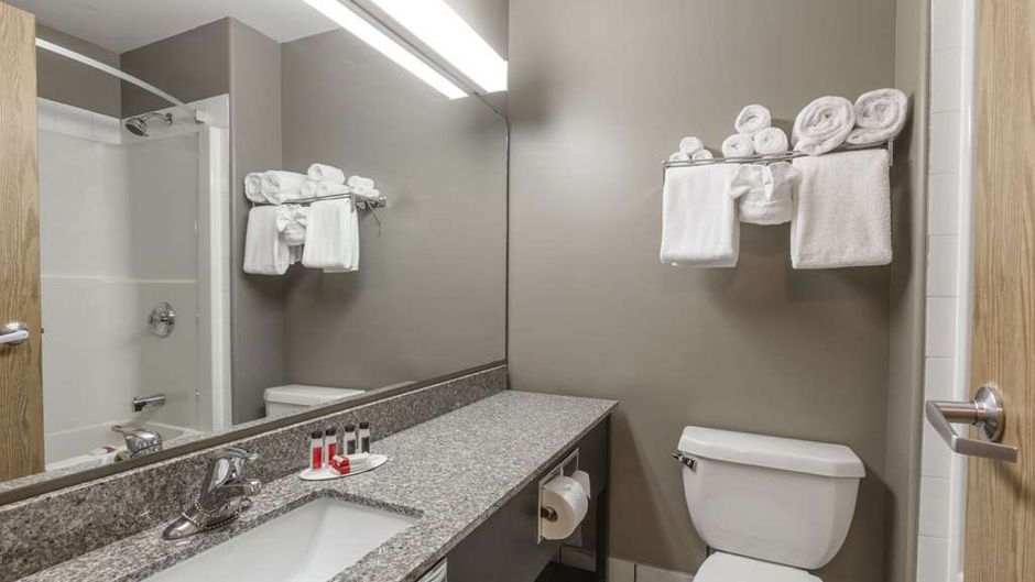 Super 8 Vermilion Room